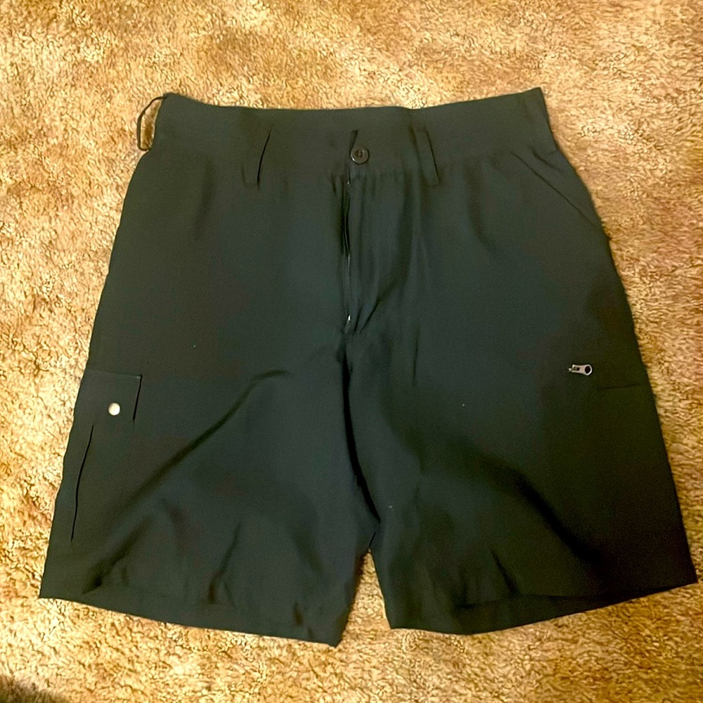 Size 32 men’s Under armor shorts